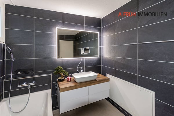 Maisonettewohnung mit Stil: Modernes Wohnkonzept und sonnige Balkone 11
