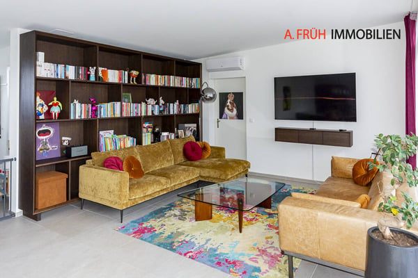 Maisonettewohnung mit Stil: Modernes Wohnkonzept und sonnige Balkone 1