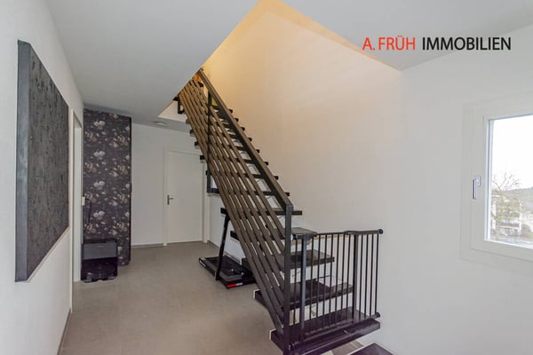 Maisonettewohnung mit Stil: Modernes Wohnkonzept und sonnige Balkone 7