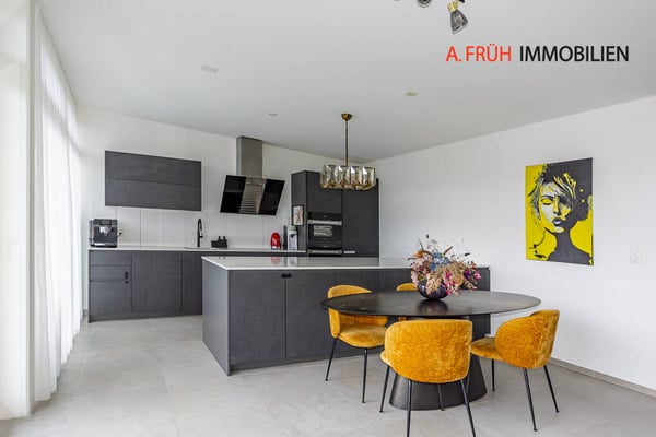 Maisonettewohnung mit Stil: Modernes Wohnkonzept und sonnige Balkone 5