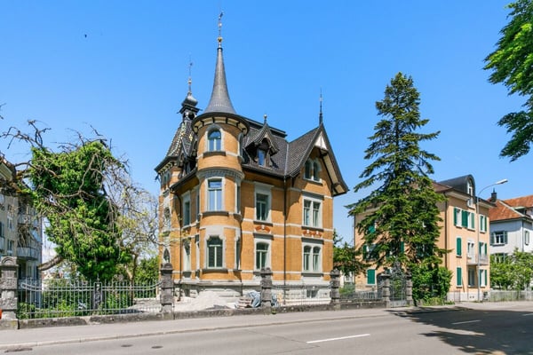 Kernsanierte Villa an zentraler Lage mit Seesicht 1