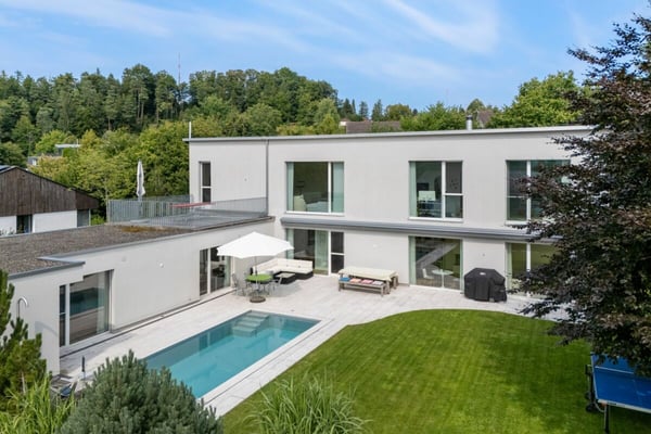 Stilvolle Familienoase in Rotmonten - Exklusives Wohnen mit Garten, Pool und Heimkino 1