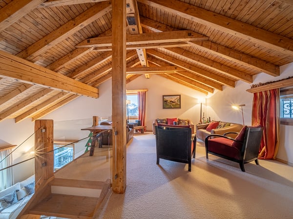 Familienvilla mit spektakulärem Bergblick in erstklassiger Dorflage 2