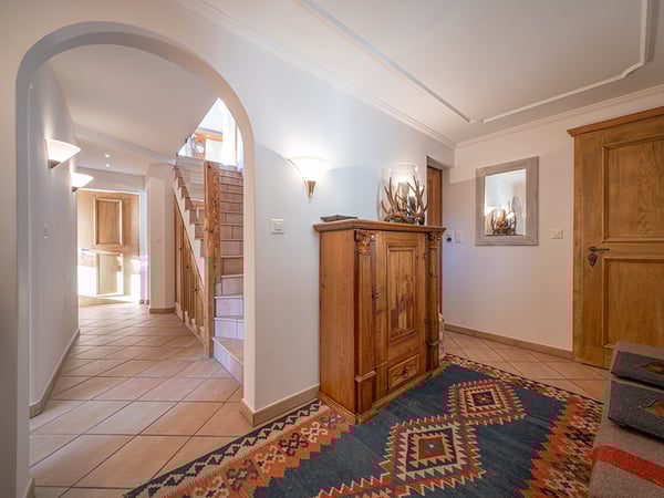 Familienvilla mit spektakulärem Bergblick in erstklassiger Dorflage 4