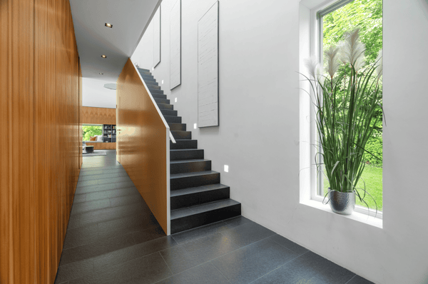 Exklusives 7.5-Zimmer-Einfamilienhaus mit Pool in Hirzel 2