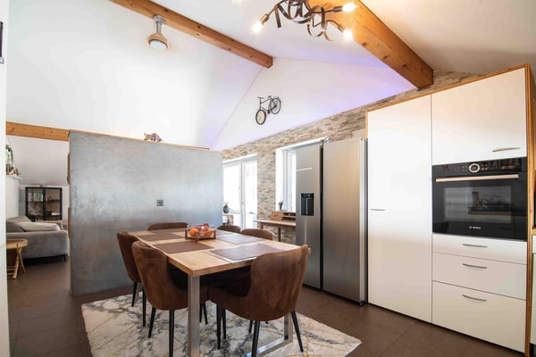 Komplett renoviertes Mehrfamilienhaus mit 3 Wohneinheiten, Garage und 9
