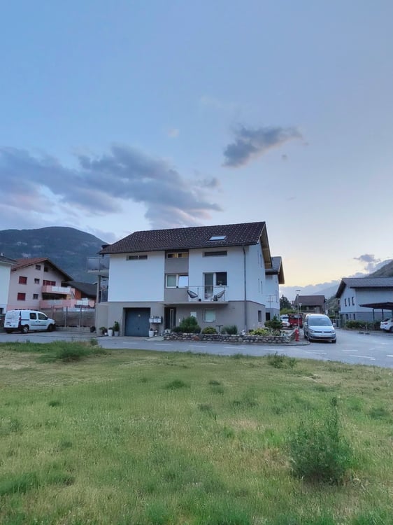 Komplett renoviertes Mehrfamilienhaus mit 3 Wohneinheiten, Garage und 1