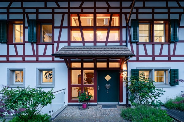 11-Zimmer-Haus mit 7 Bäder & Pool