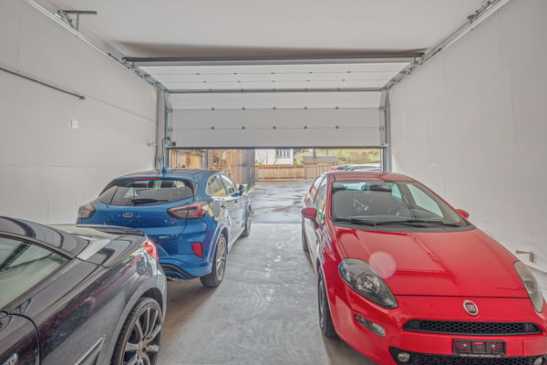 Grosszügiges Zweifamilienhaus mit Wohnmobilgarage 7