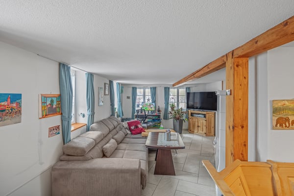Grosszügiges Zweifamilienhaus mit Wohnmobilgarage 6