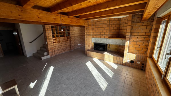 Freistehendes Einfamilienhaus mit grossem Garten 10