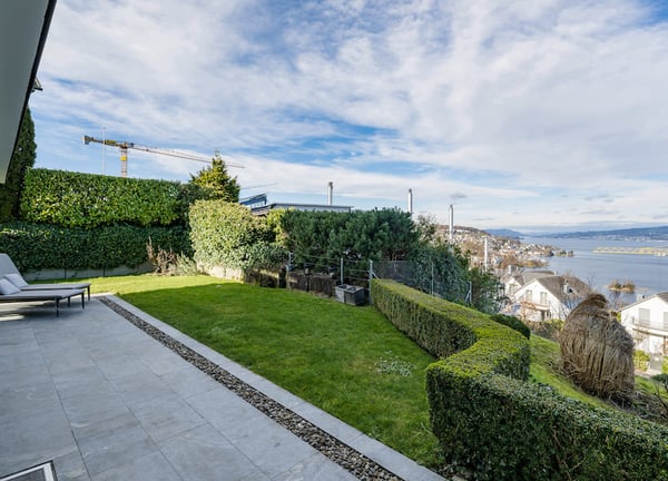 Modernisierte Wohnung mit traumhafter Seesicht 1