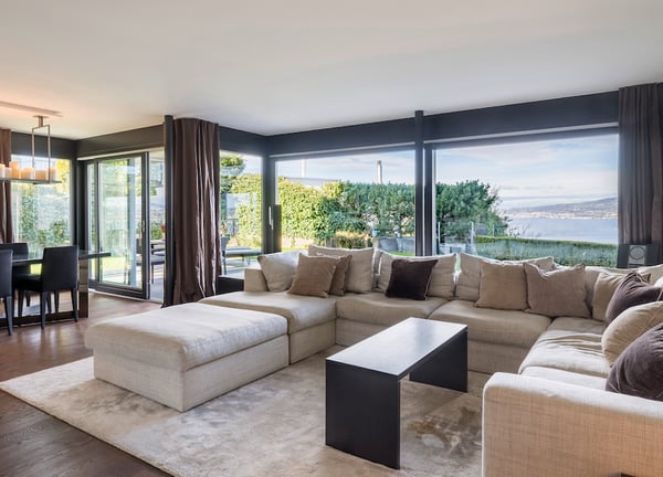 Modernisierte Wohnung mit traumhafter Seesicht 2