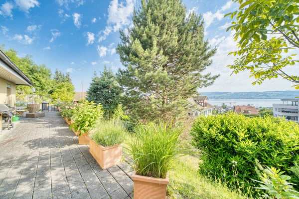 Traumhaftes Einfamilienhaus mit Seesicht & grosszügigem Garten 7