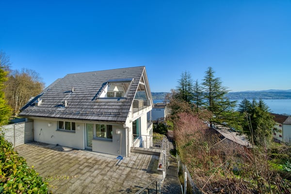 Modernes Einfamilienhaus mit Panorama-Seesicht 1