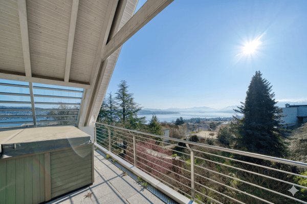 Modernes Einfamilienhaus mit Panorama-Seesicht 11