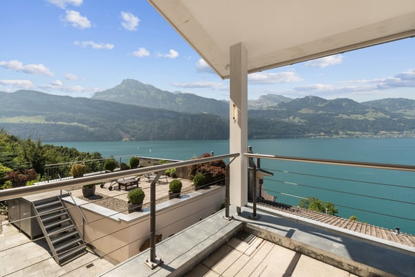 Traumhaftes Wohnen mit riesigem Garten und unverbaubarem See & Alpenpa 4