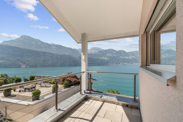 Traumhaftes Wohnen mit riesigem Garten und unverbaubarem See & Alpenpa 9