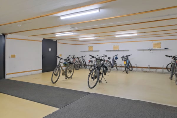 Repräsentative, voll ausgestattete Büroflächen 12