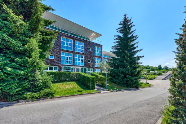 Gewerbe-Bauland plus zwei Bürogebäude 9