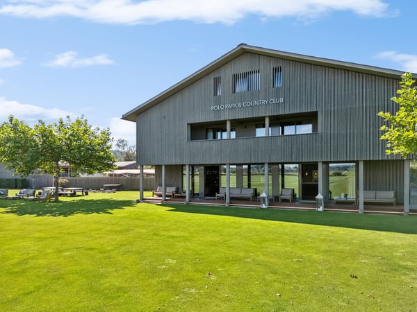 Premium-Investment Country Club der Extraklasse 7
