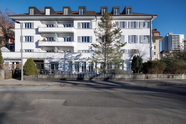 Wunderschöne Dachwohnung mit Galerie in der vorderen Länggasse! 1
