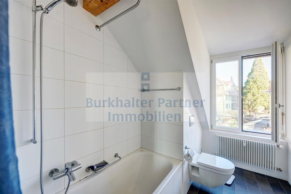 Wunderschöne Dachwohnung mit Galerie in der vorderen Länggasse! 2
