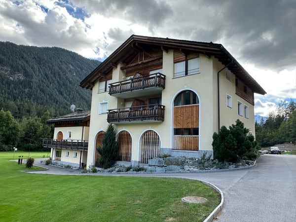 1 Zimmerwohnung direkt beim Golfplatz Alvaneu 1