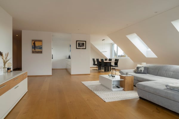 Moderne 1.5-Zimmer-Dachwohnung in ruhiger Lage von Besenbüren 2