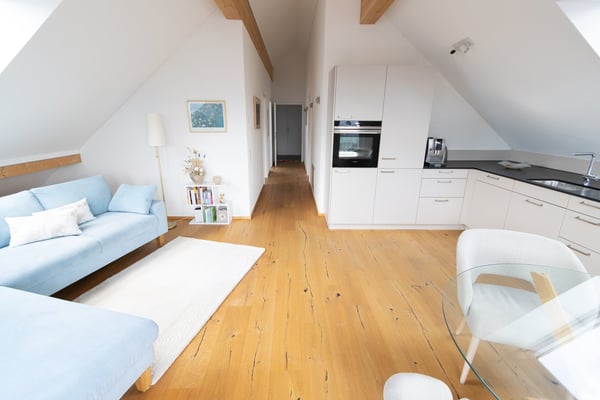 Sehr schöne 3.5-Zimmer-Dachwohnung mit toller Aussicht in Jenins 4