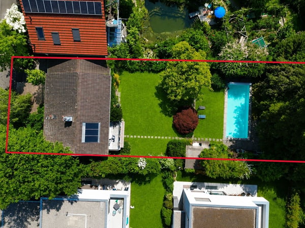 Exklusives 5.5-Zimmer Einfamilienhaus mit weitläufigem Aussenbereich 2