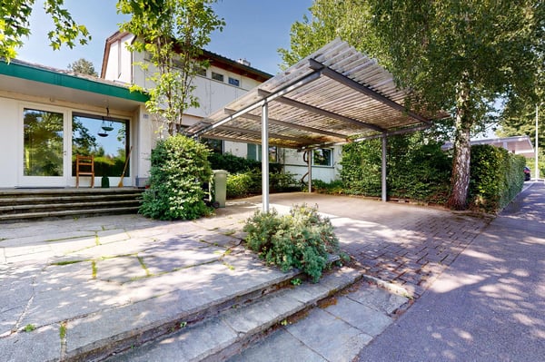 Exklusives 5.5-Zimmer Einfamilienhaus mit weitläufigem Aussenbereich 22