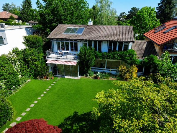 Exklusives 5.5-Zimmer Einfamilienhaus mit weitläufigem Aussenbereich 18
