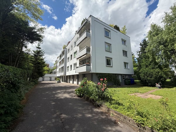 Helle 3.5-Zimmer-Wohnung mit Balkon in Binningen 2