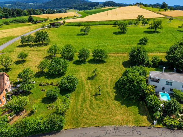 Grosszügige Baulandparzelle mit traumhafter Aussicht 1