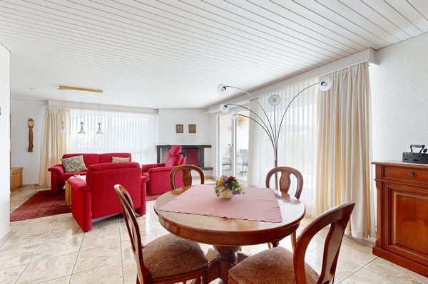 Grosszügiges 6.5-Zimmer Doppeleinfamilienhaus mit Weitsicht 3