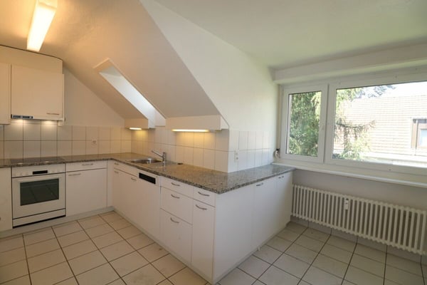 Wohnen in Riehen - grosszügige 5 1/2- Zimmerwohnung mit zusätzlichem Mansardenzimmer in ruhiger Quartierstrasse 1