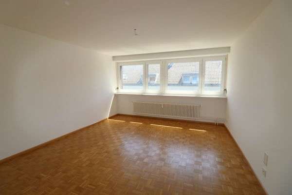 Wohnen in Riehen - grosszügige 5 1/2- Zimmerwohnung mit zusätzlichem Mansardenzimmer in ruhiger Quartierstrasse 5