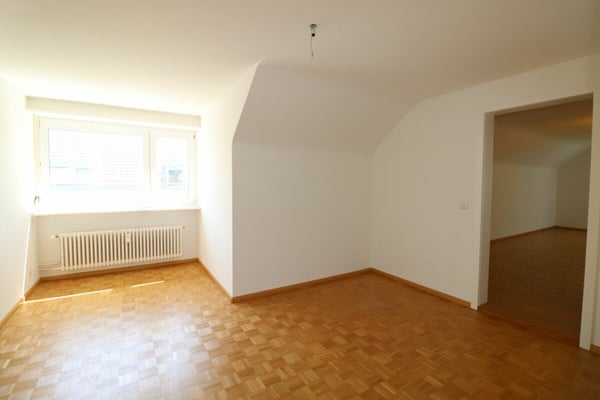 Wohnen in Riehen - grosszügige 5 1/2- Zimmerwohnung mit zusätzlichem Mansardenzimmer in ruhiger Quartierstrasse 6