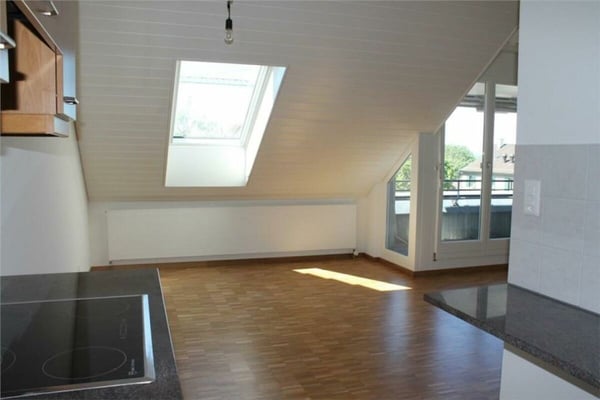 In Riehen, grosszügige 2.5-Zimmerwohnung mit Galerie zu vermieten 3