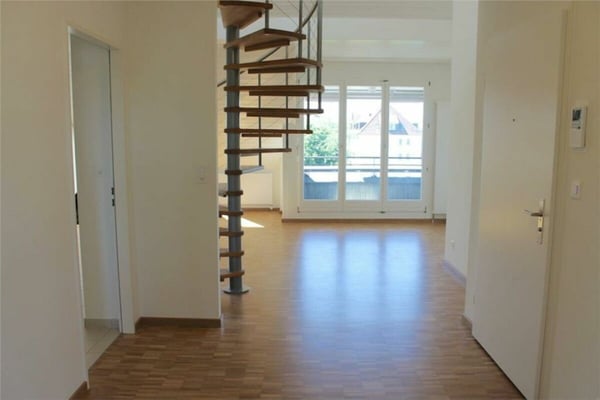 In Riehen, grosszügige 2.5-Zimmerwohnung mit Galerie zu vermieten 4