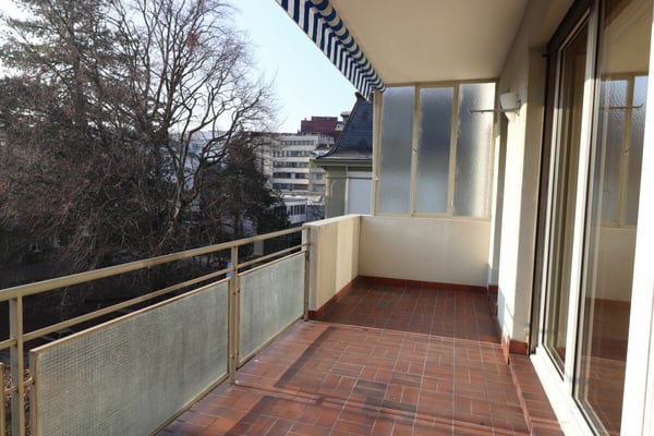 Nähe Aeschenplatz und Bahnhof SBB - grosszügige 4 1/2-Zimmer-Wohnung im 4.OG 4