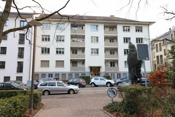 Nähe Aeschenplatz und Bahnhof SBB - grosszügige 4 1/2-Zimmer-Wohnung im 4.OG 12