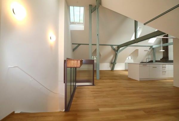 Umfassend sanierte Dachgeschosswohnung an der Holbeinstrasse 32 4