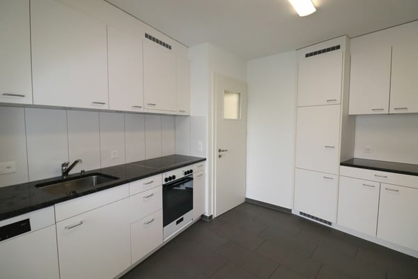 Nähe Spalentor und Unispital- 5-Zimmerwohnung in Basel ideal für Singles oder Paare 2