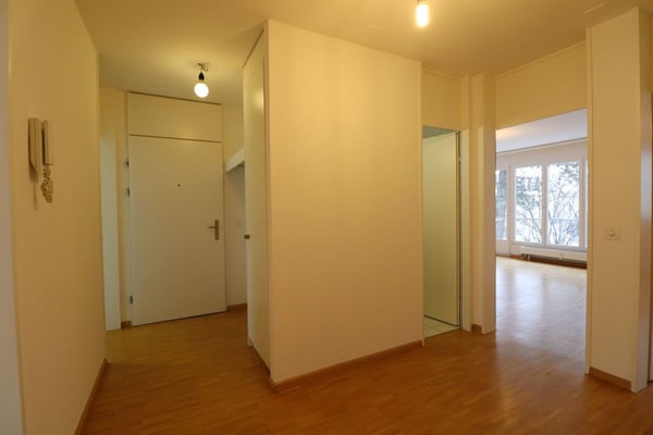 Nähe Gartenbad Eglisee und Lange Erlen - gemütliche 4-Zimmerwohnung im 1.OG 2