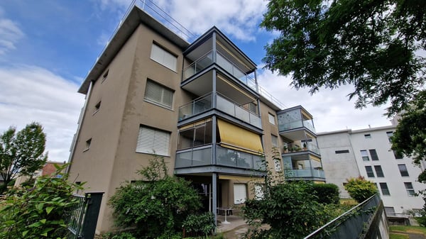 Moderne 1.5-Zimmerwohnung mit 2 Balkonen im Zentrum von Grenchen 1