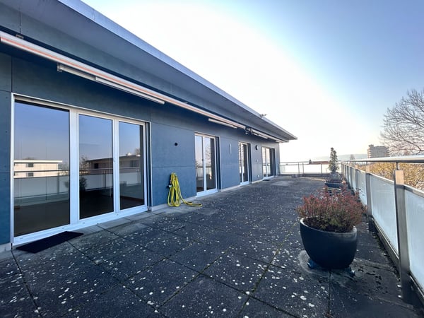 sonnige 4.5-Zimmer-Attikawohnung mit Einstellhallenplatz 10