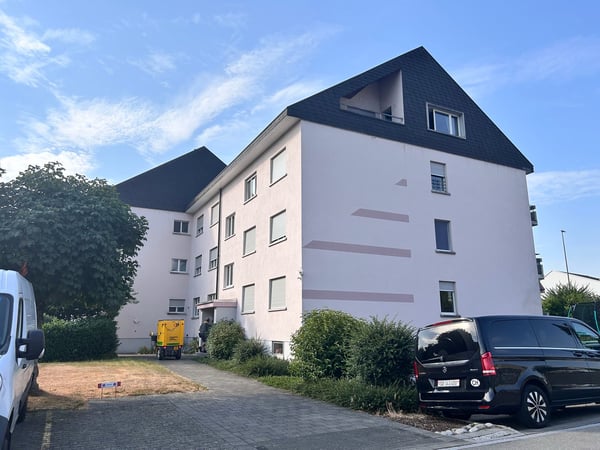 Charmante 2.5-Zimmer-Dachwohnung mit Garage