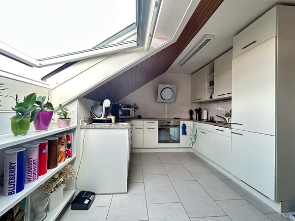 Charmante 2.5-Zimmer-Dachwohnung mit Garage 2